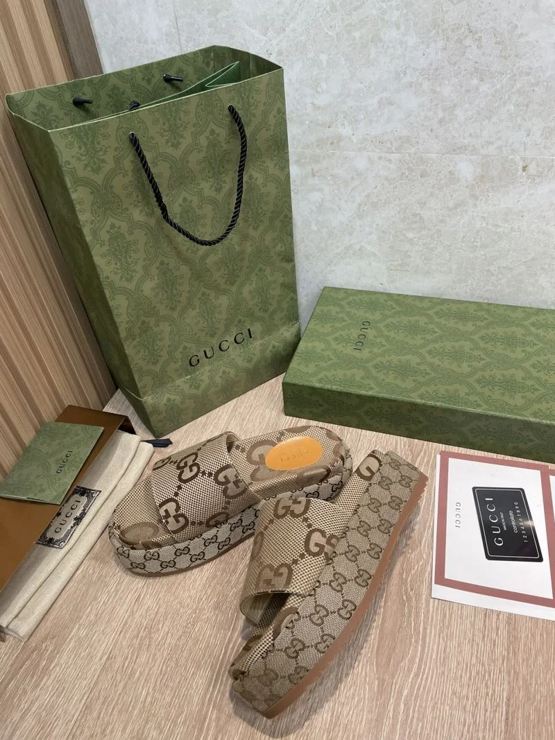 Gucci Slippers UrbanChic 24721