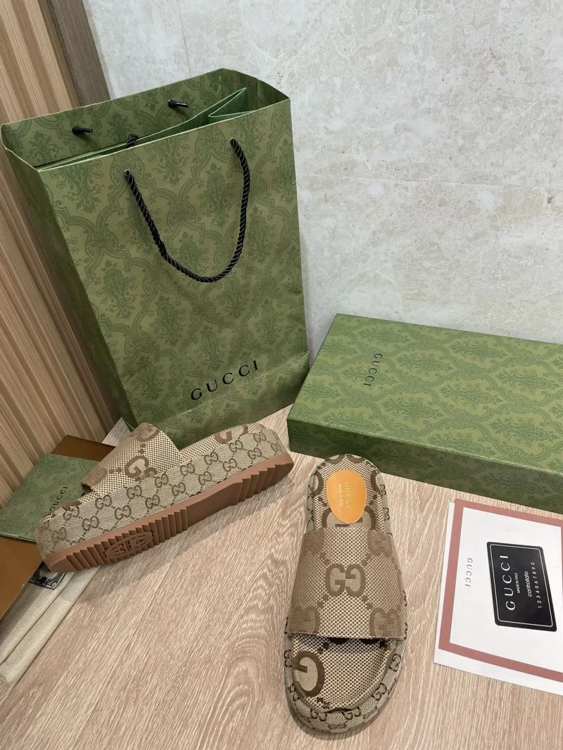 Gucci Slippers UrbanChic 24721