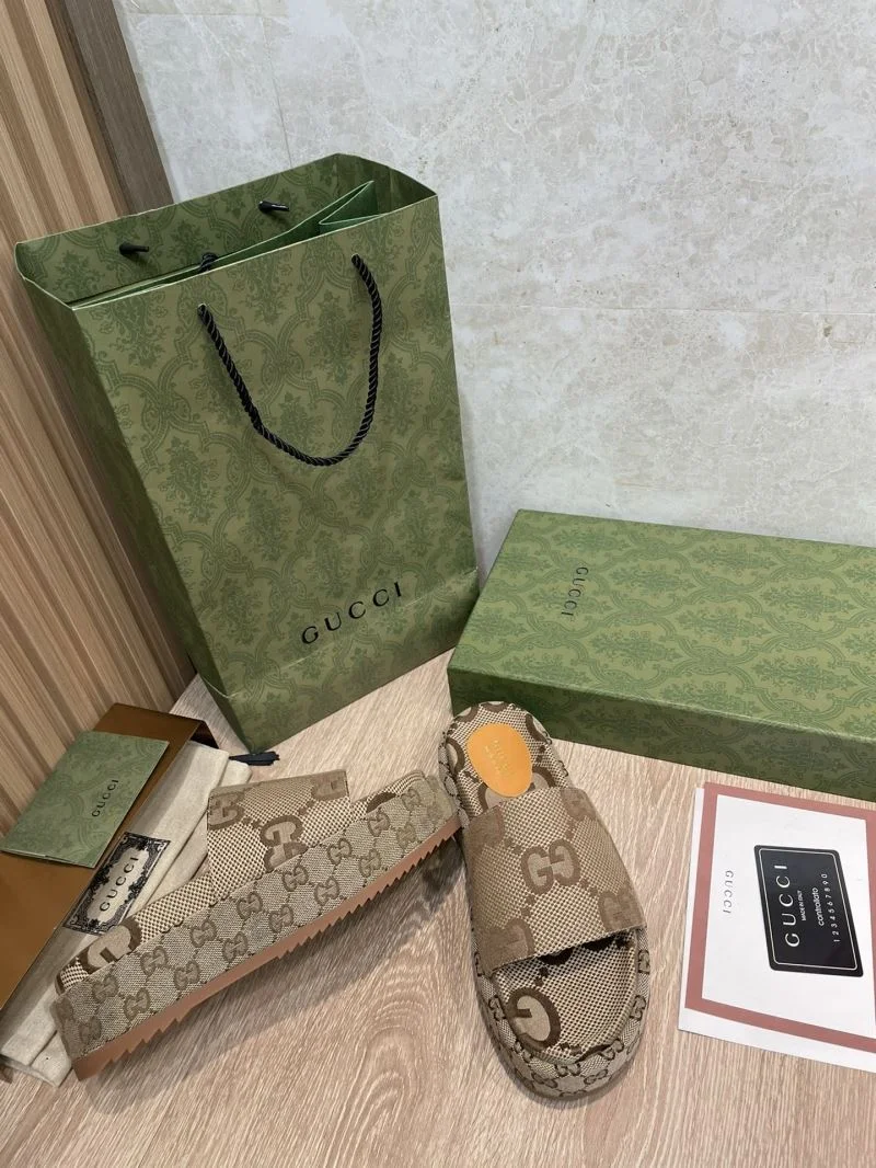 Gucci Slippers UrbanChic 24721