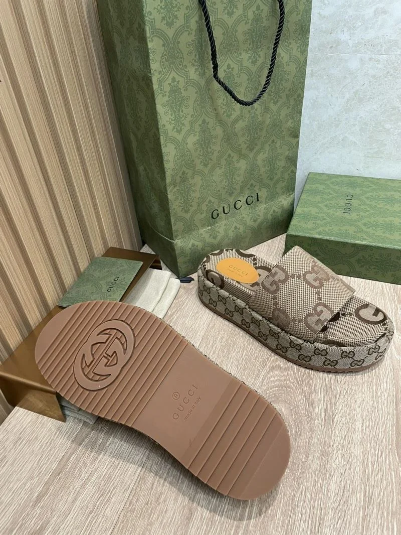 Gucci Slippers UrbanChic 24721