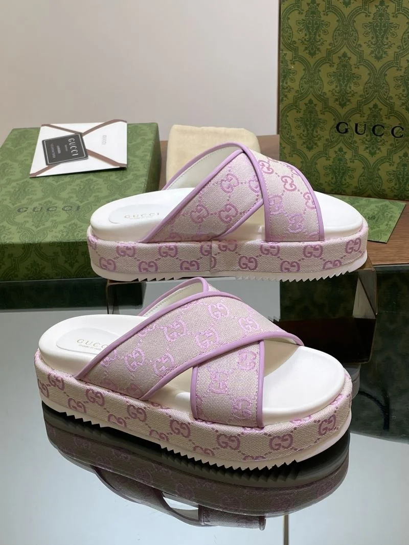 Gucci Slippers Compact 24700
