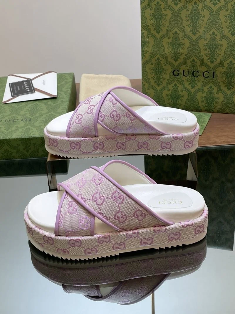 Gucci Slippers Compact 24700