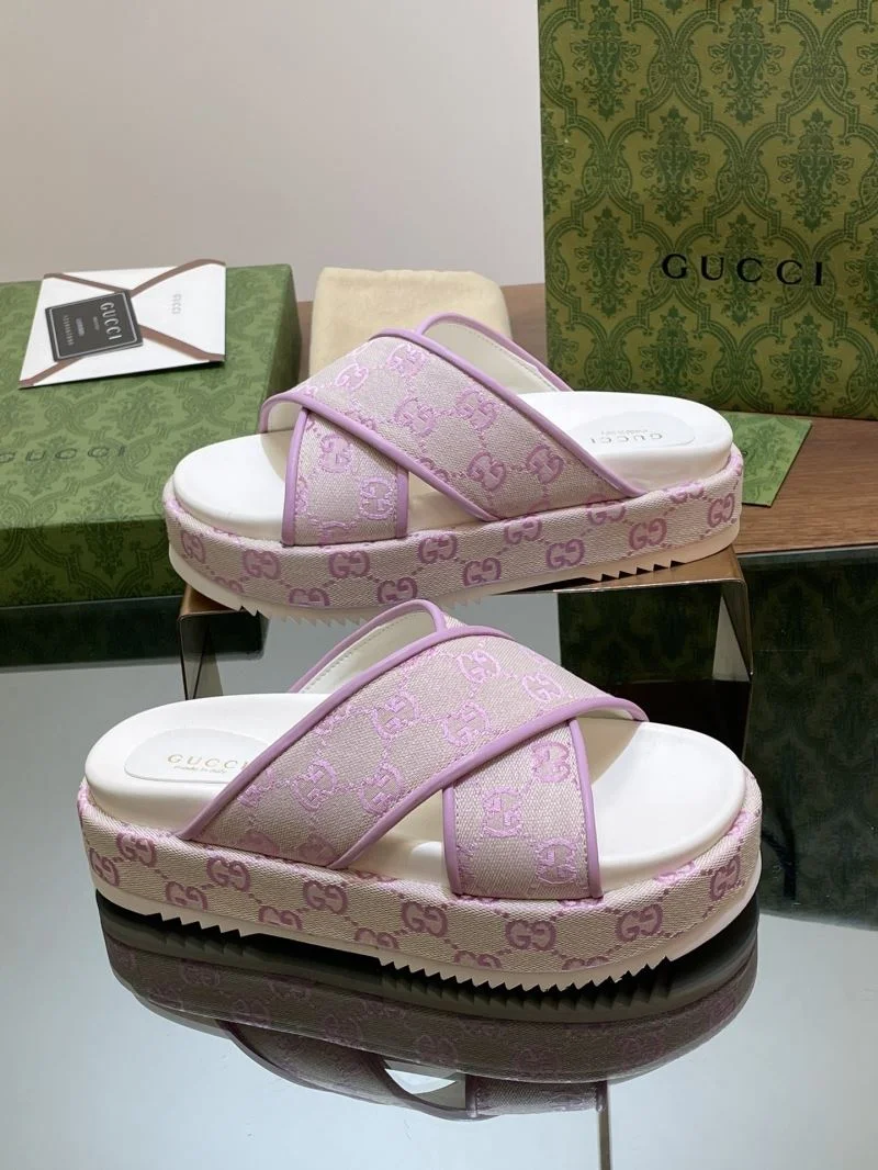 Gucci Slippers Compact 24700