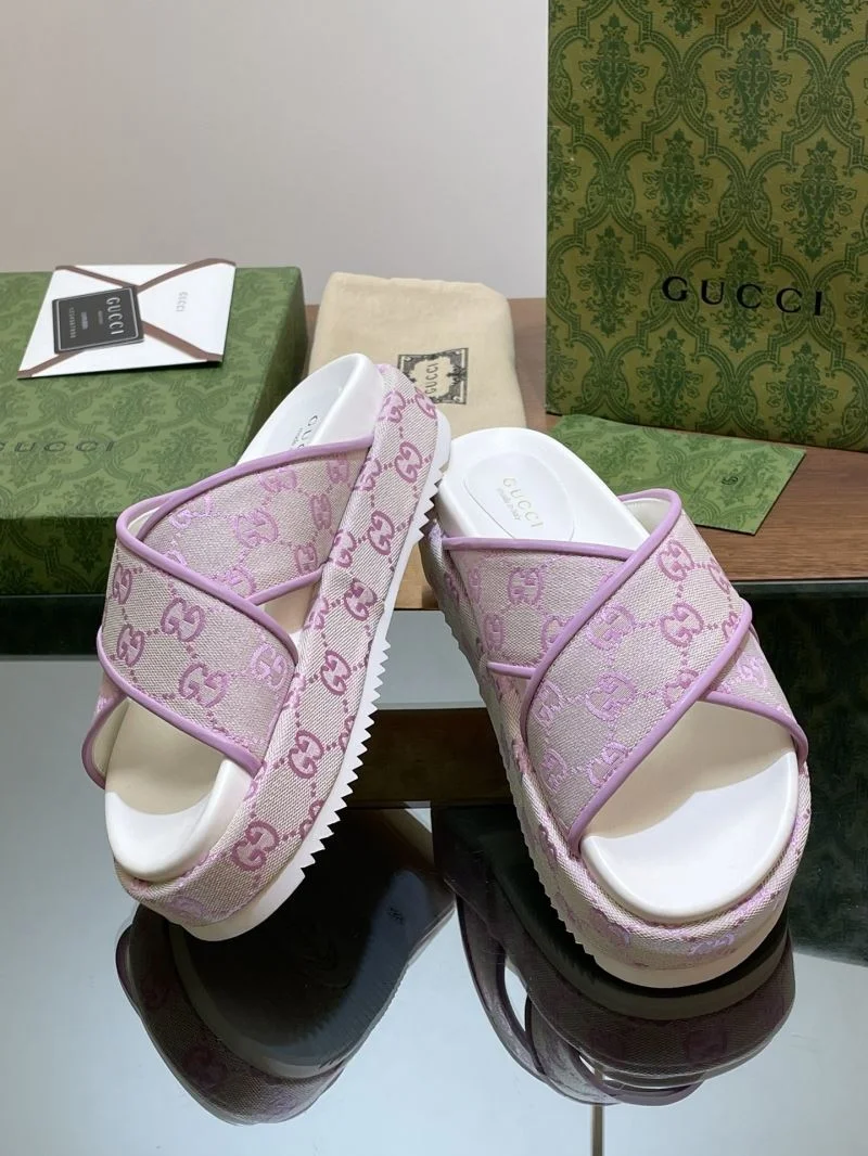 Gucci Slippers Compact 24700