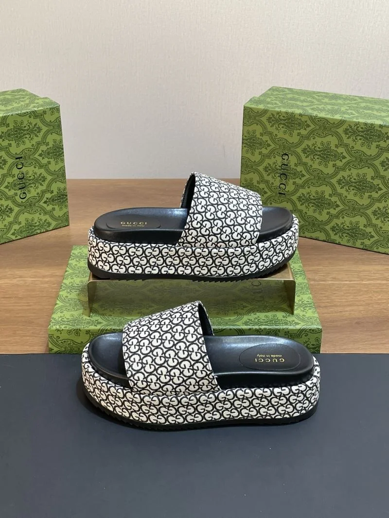 Trendsetting Gucci Slippers 24707