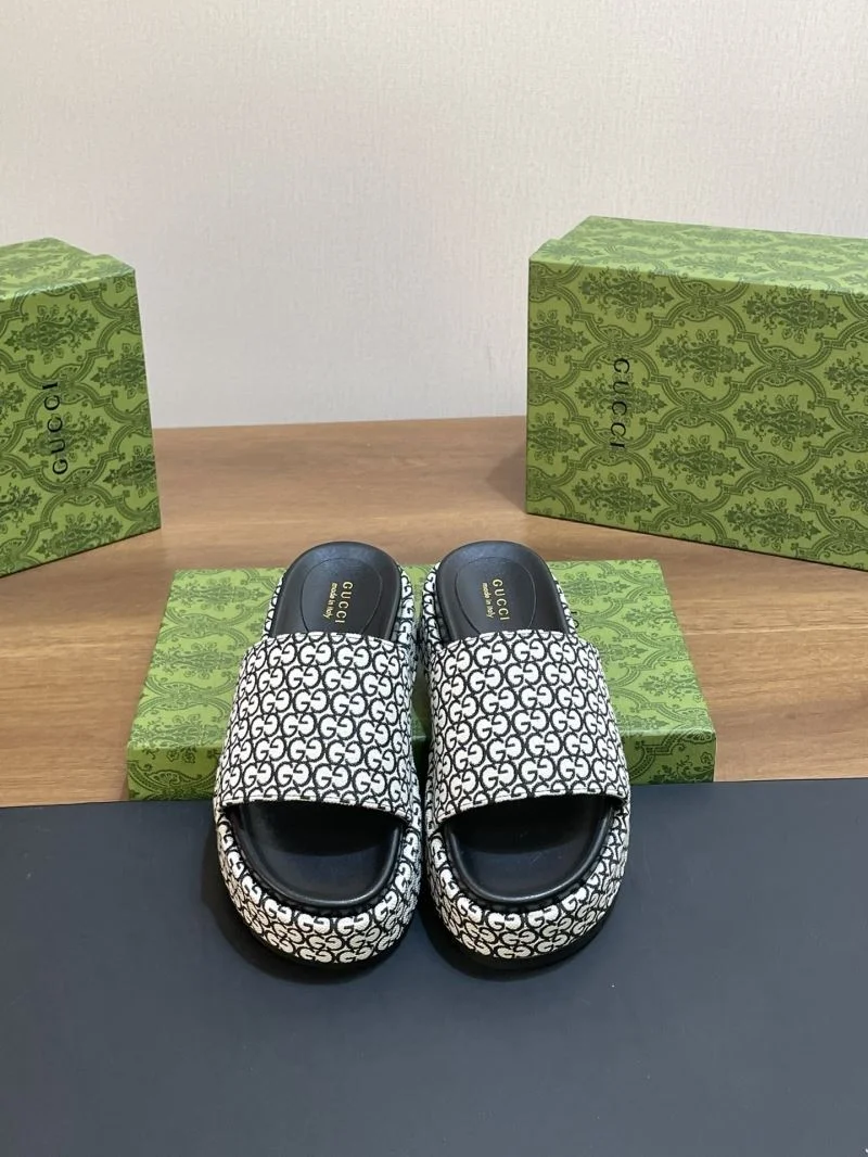 Trendsetting Gucci Slippers 24707