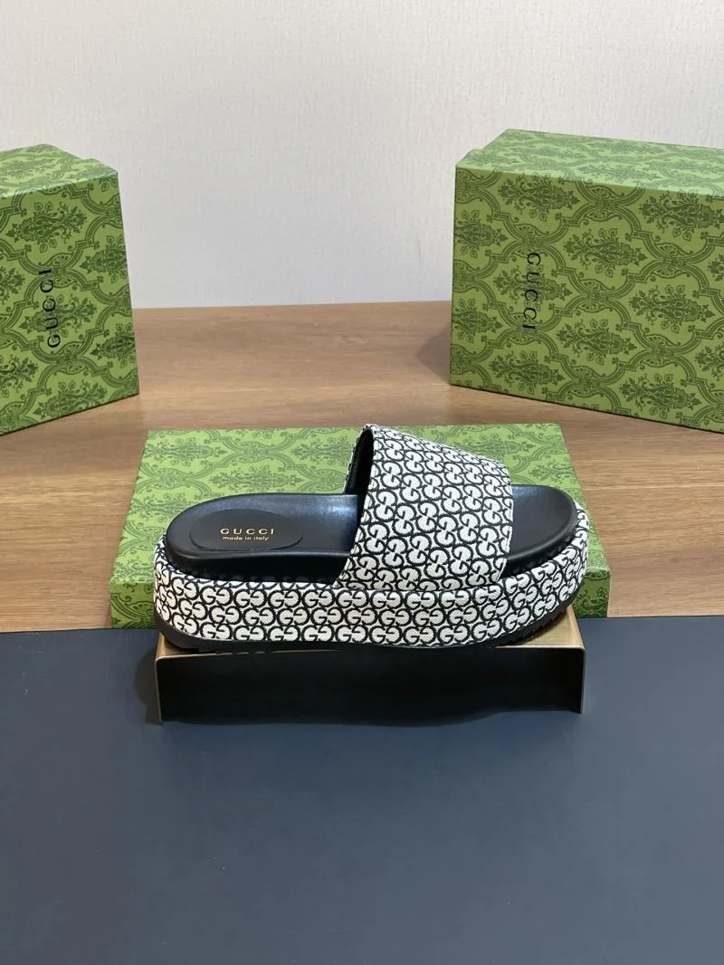 Trendsetting Gucci Slippers 24707