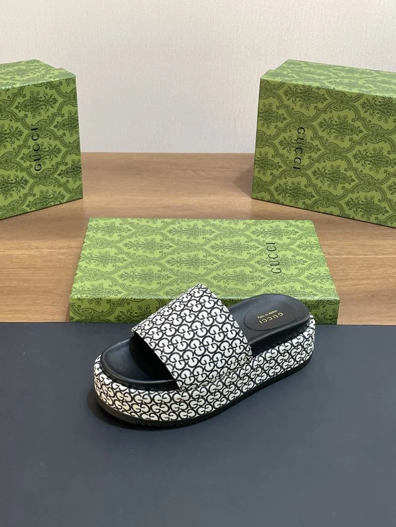 Trendsetting Gucci Slippers 24707