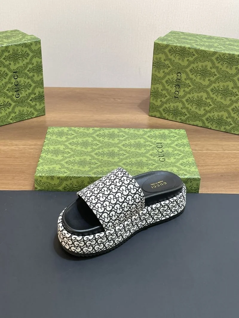 Trendsetting Gucci Slippers 24707