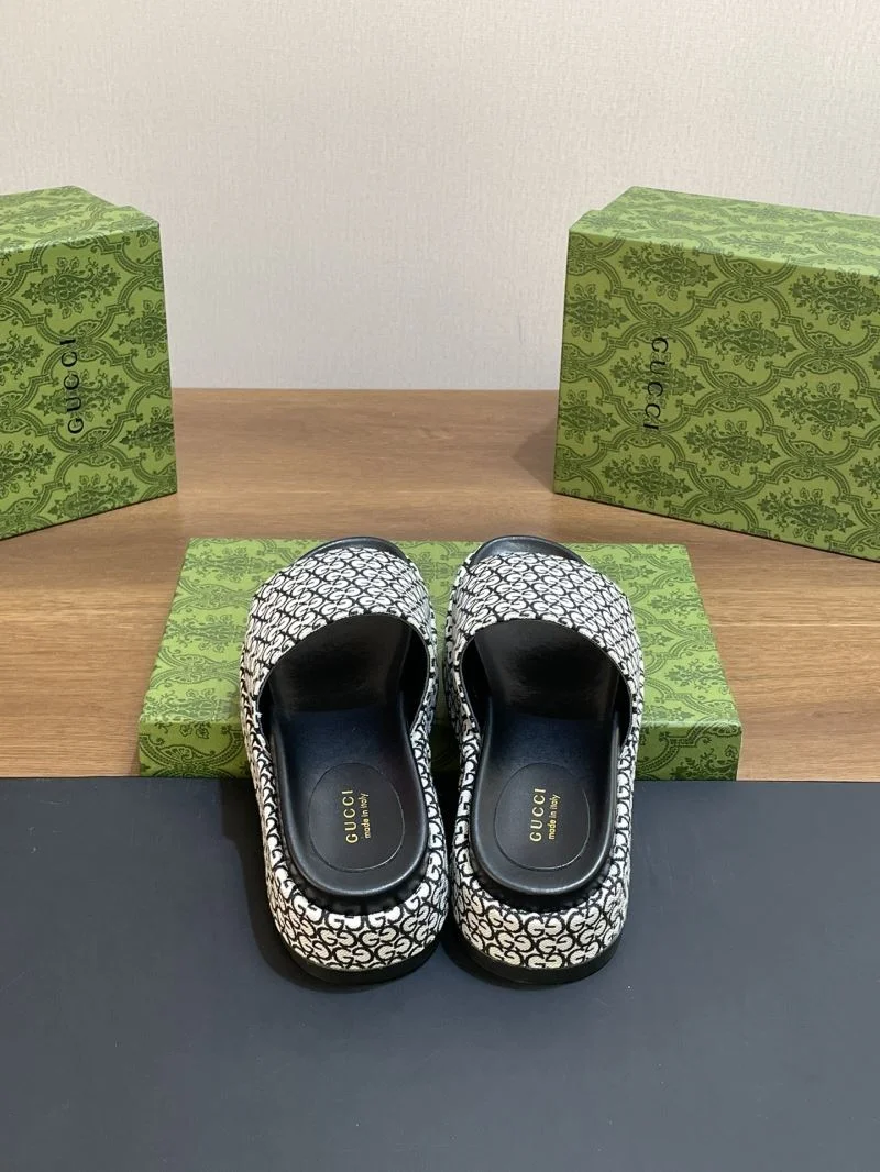 Trendsetting Gucci Slippers 24707