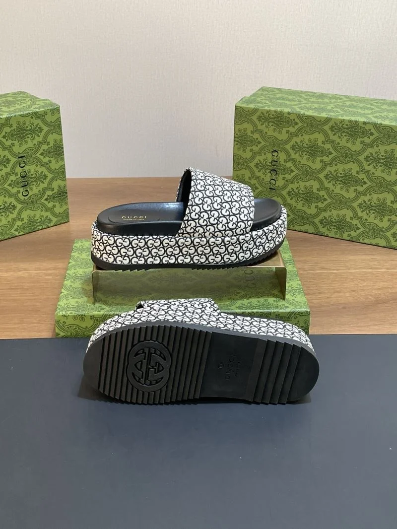 Trendsetting Gucci Slippers 24707