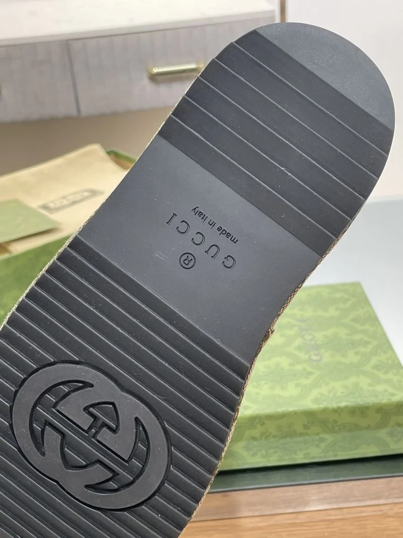 Gucci Slippers Unique 24685