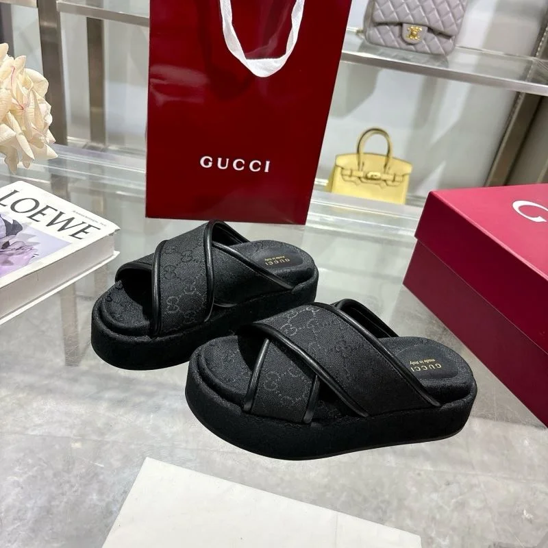 Gucci Slippers FashionForward 24659