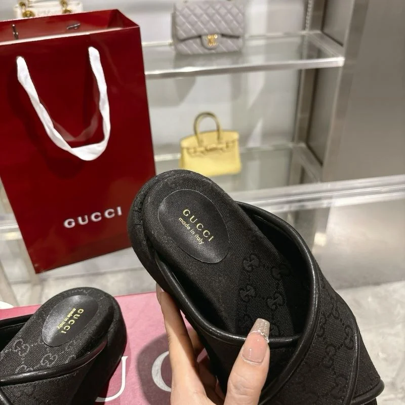 Gucci Slippers FashionForward 24659