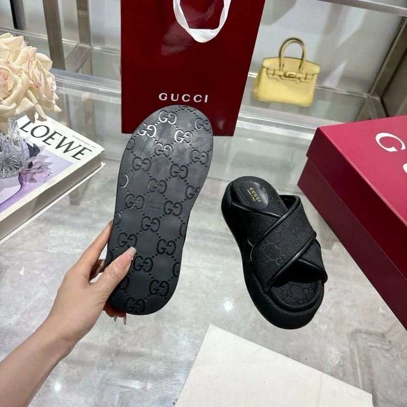 Gucci Slippers FashionForward 24659