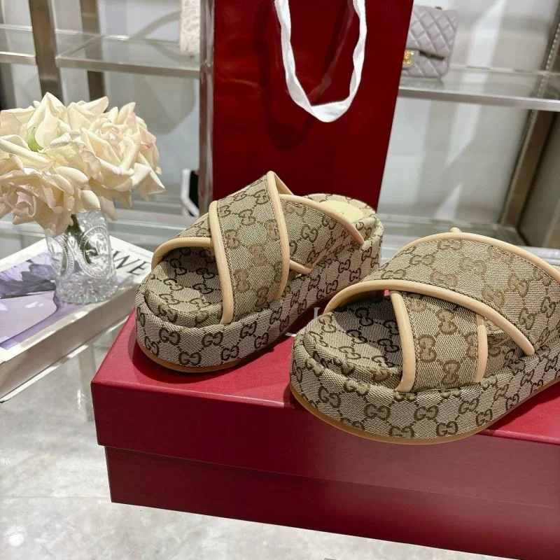 Gucci Slippers Versatile 24668