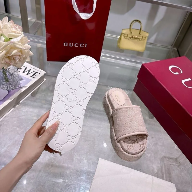 Gucci Slippers FashionForward 24639