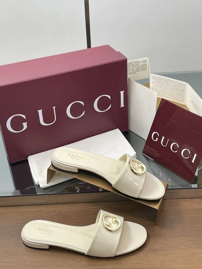 Versatile Gucci Slippers 24622