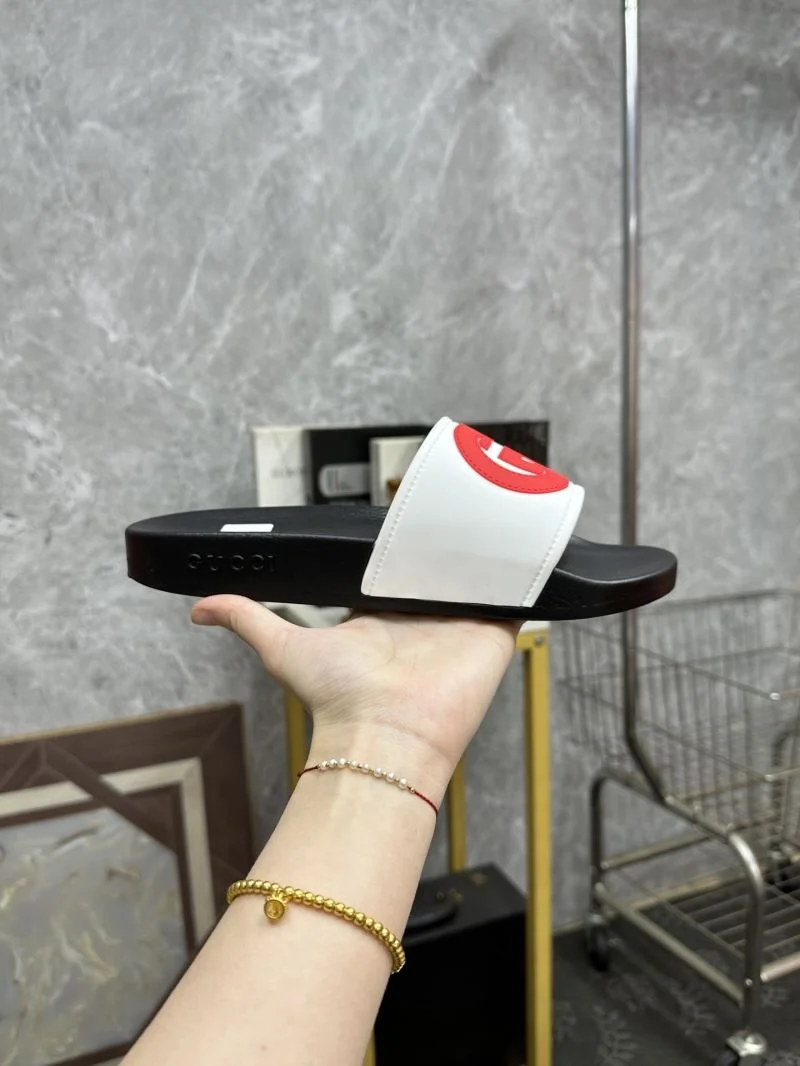 RelaxedFit Gucci Slippers 25311