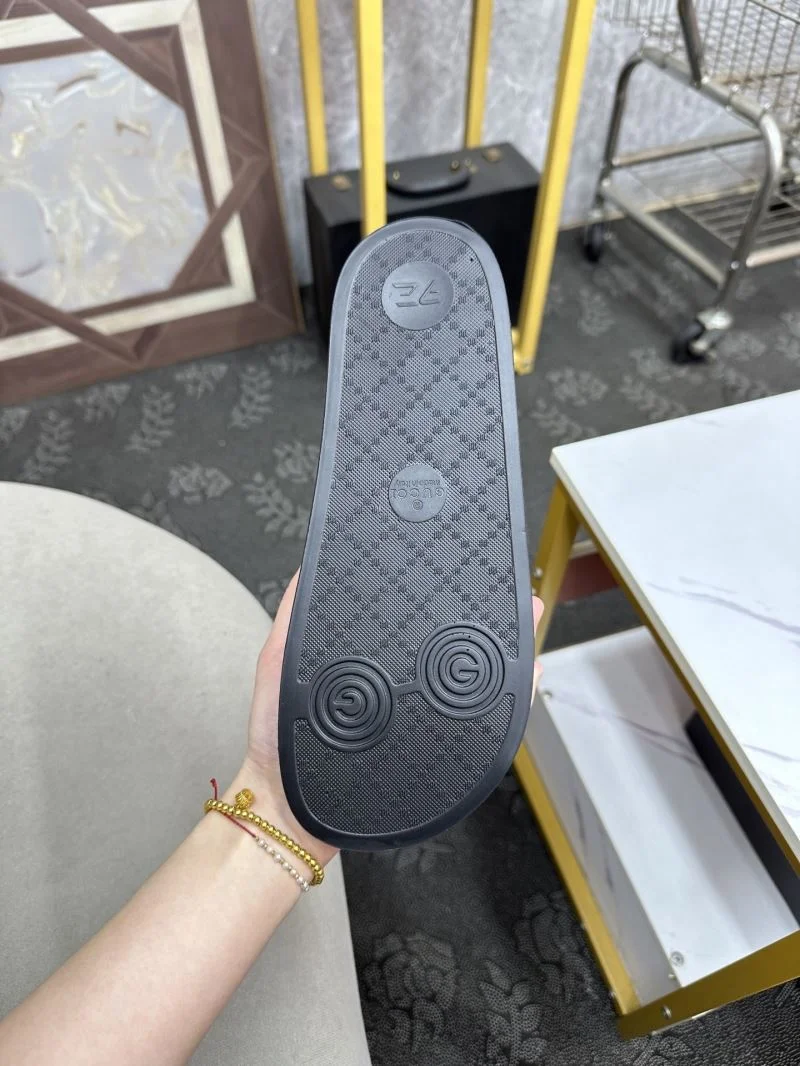 RelaxedFit Gucci Slippers 25311