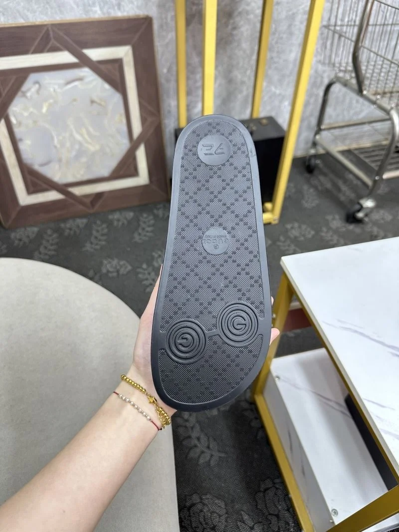 Gucci Slippers Flexible 25244