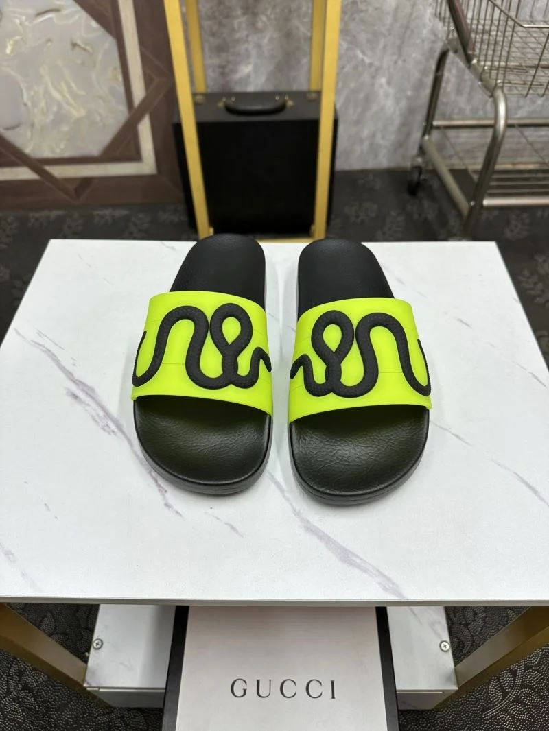Gucci Slippers Elegant 25235