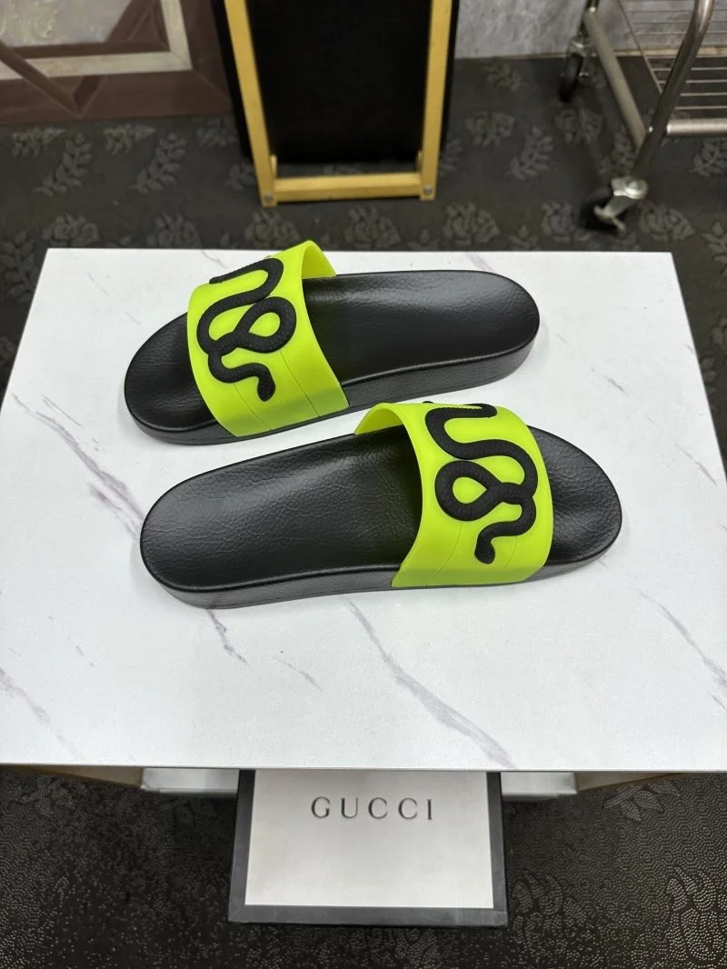 Gucci Slippers Elegant 25235