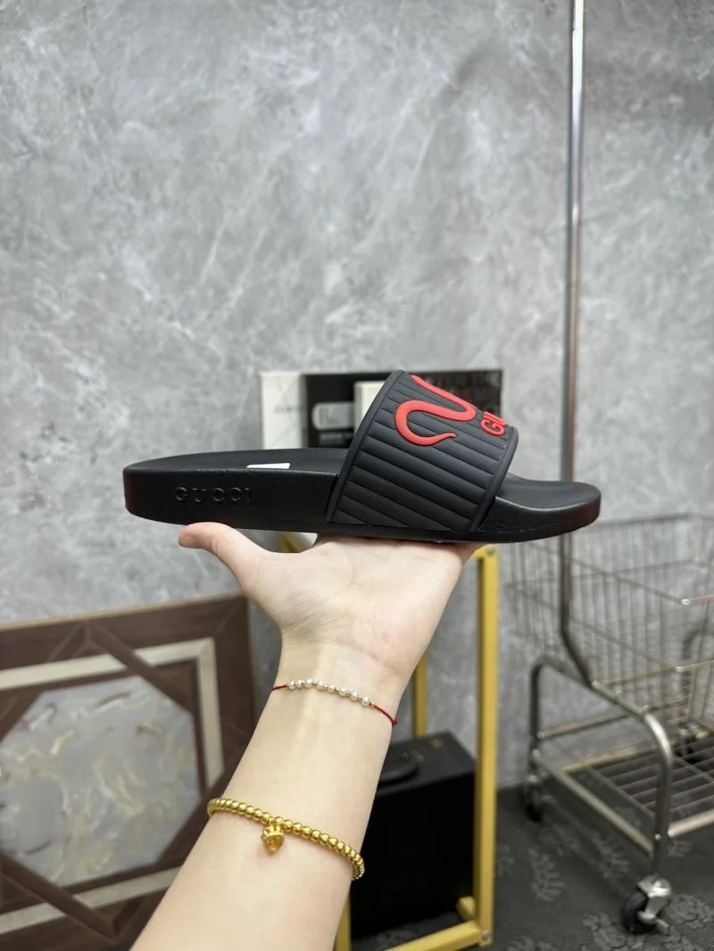 Gucci Slippers Bold 25290
