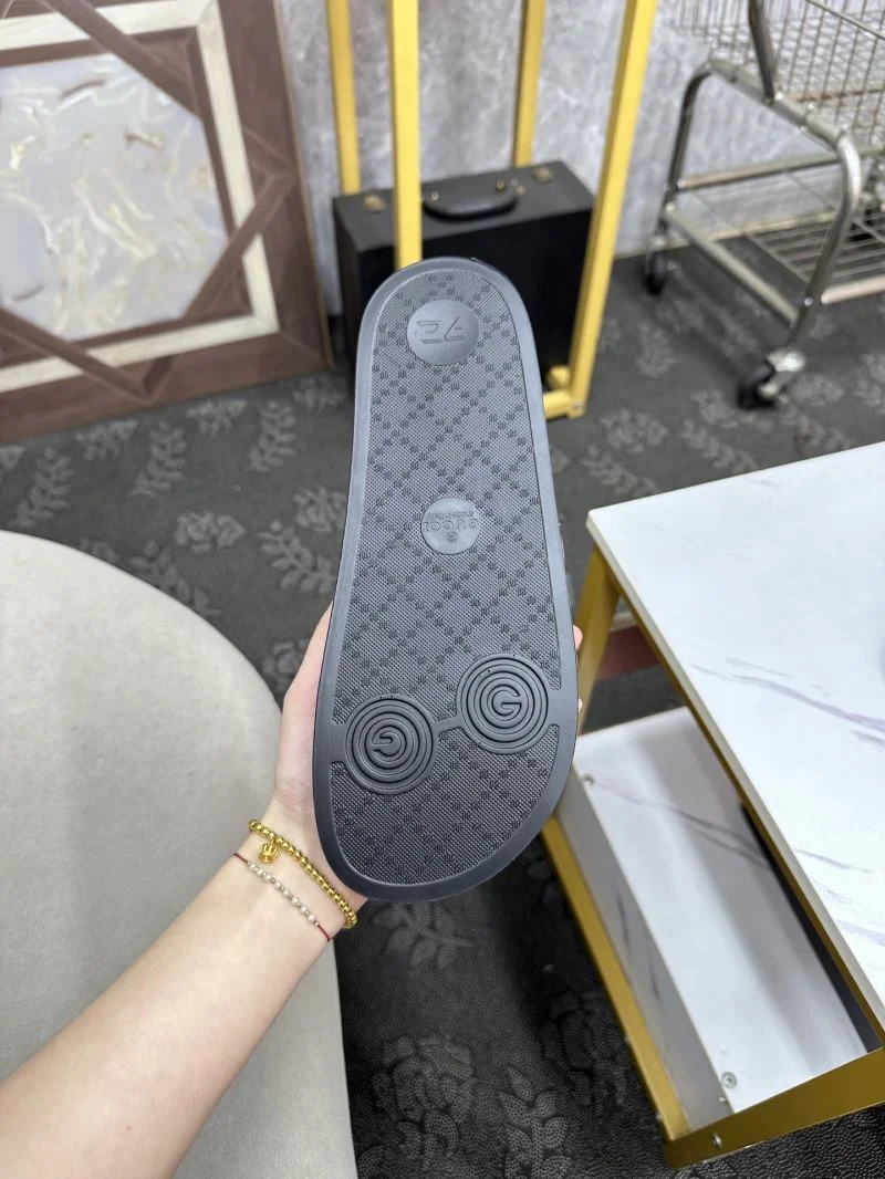 Gucci Slippers Bold 25290
