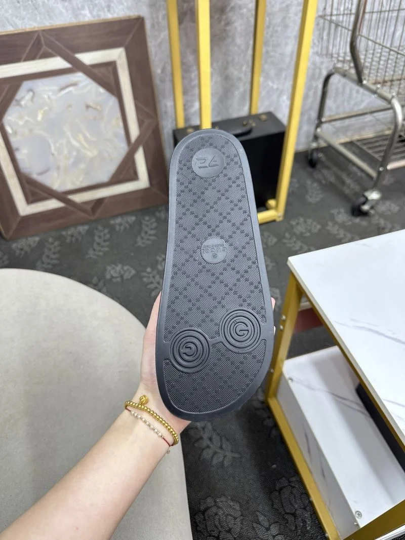 Contemporary Gucci Slippers 25362