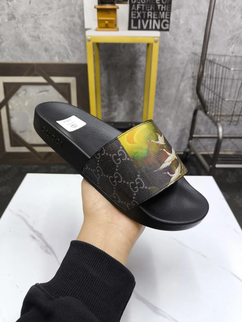 Stylish Gucci Slippers 25208