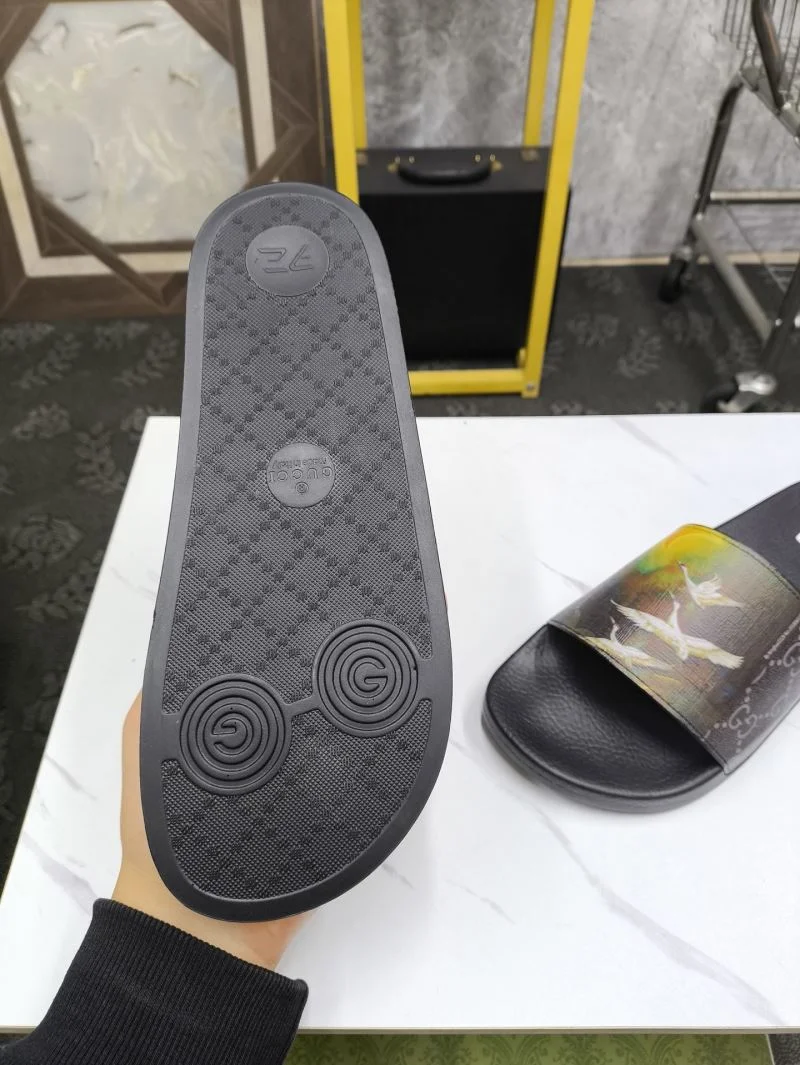 Stylish Gucci Slippers 25208