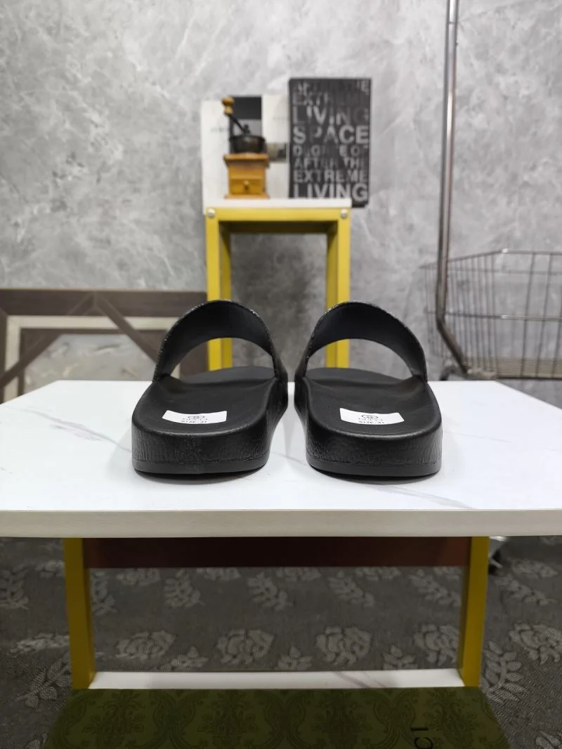 Stylish Gucci Slippers 25208