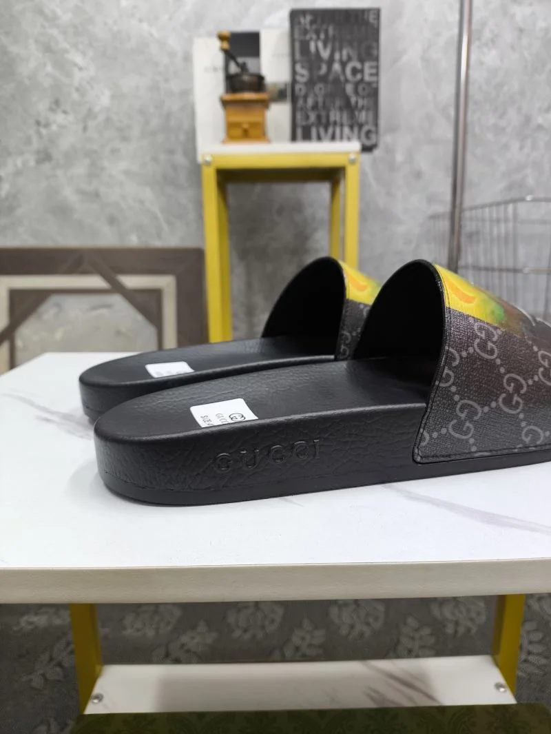 Stylish Gucci Slippers 25208