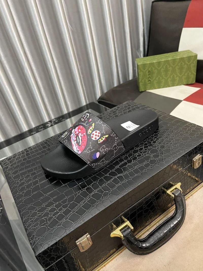 EyeCatching Gucci Slippers 25220