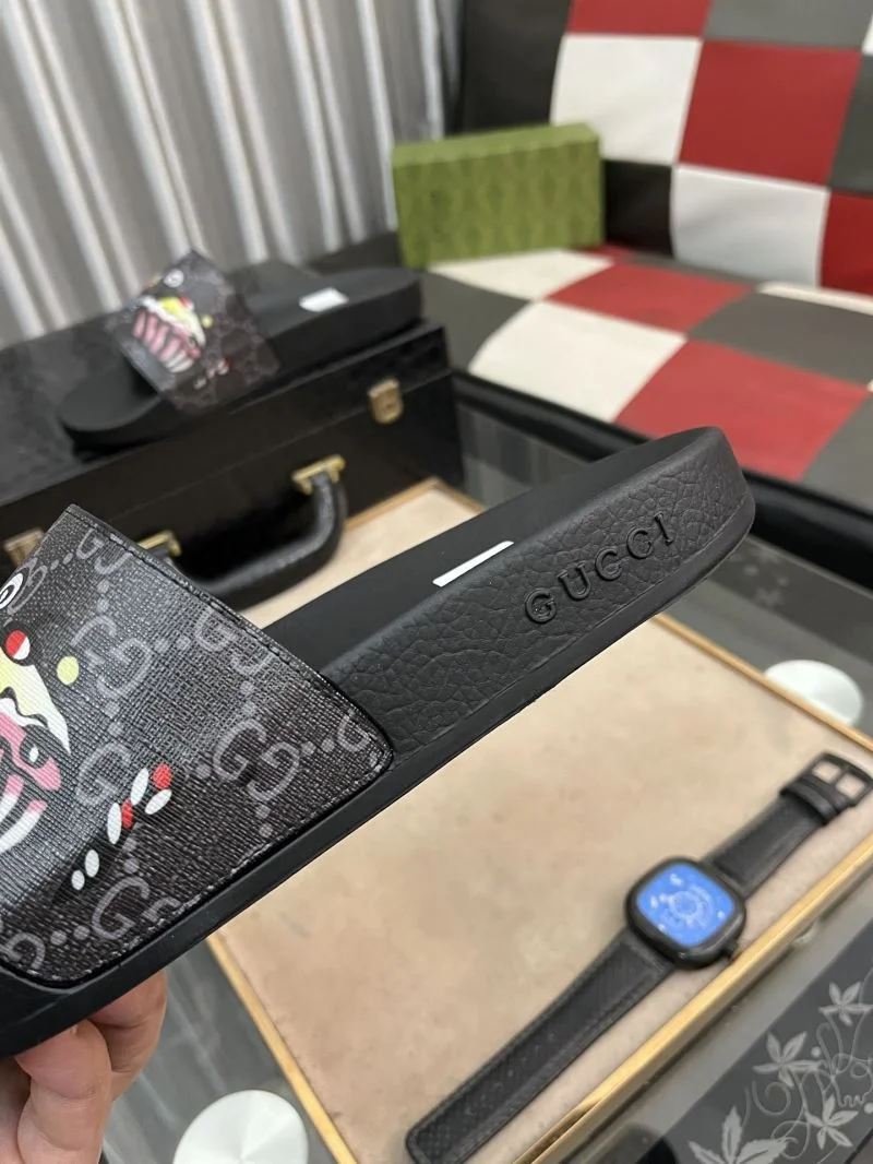 Flexible Gucci Slippers 25222