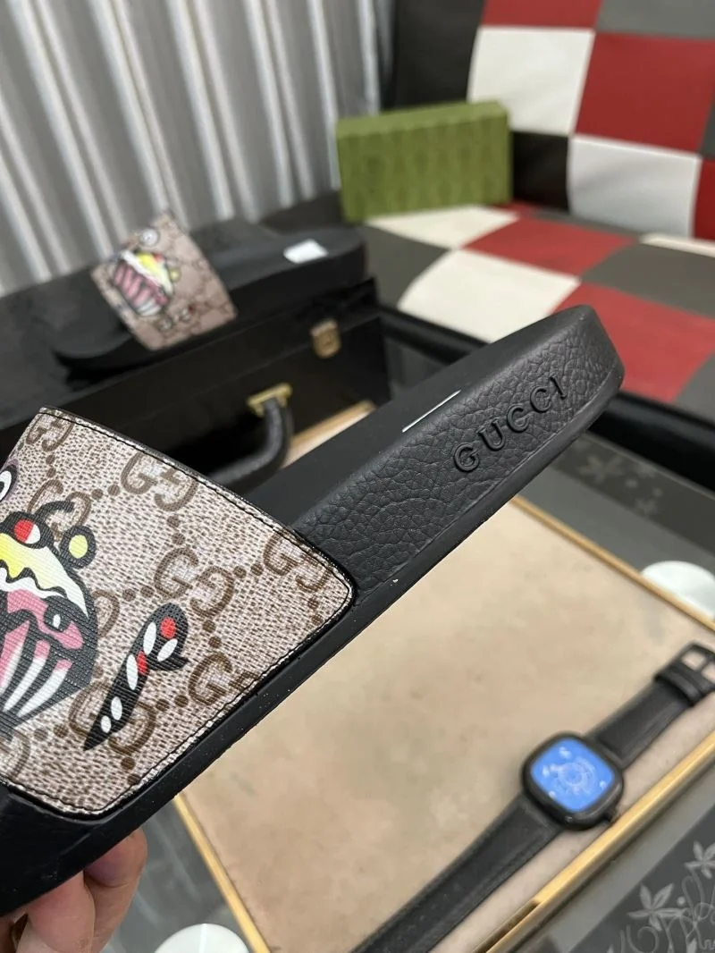 MoistureWicking Gucci Slippers 25216