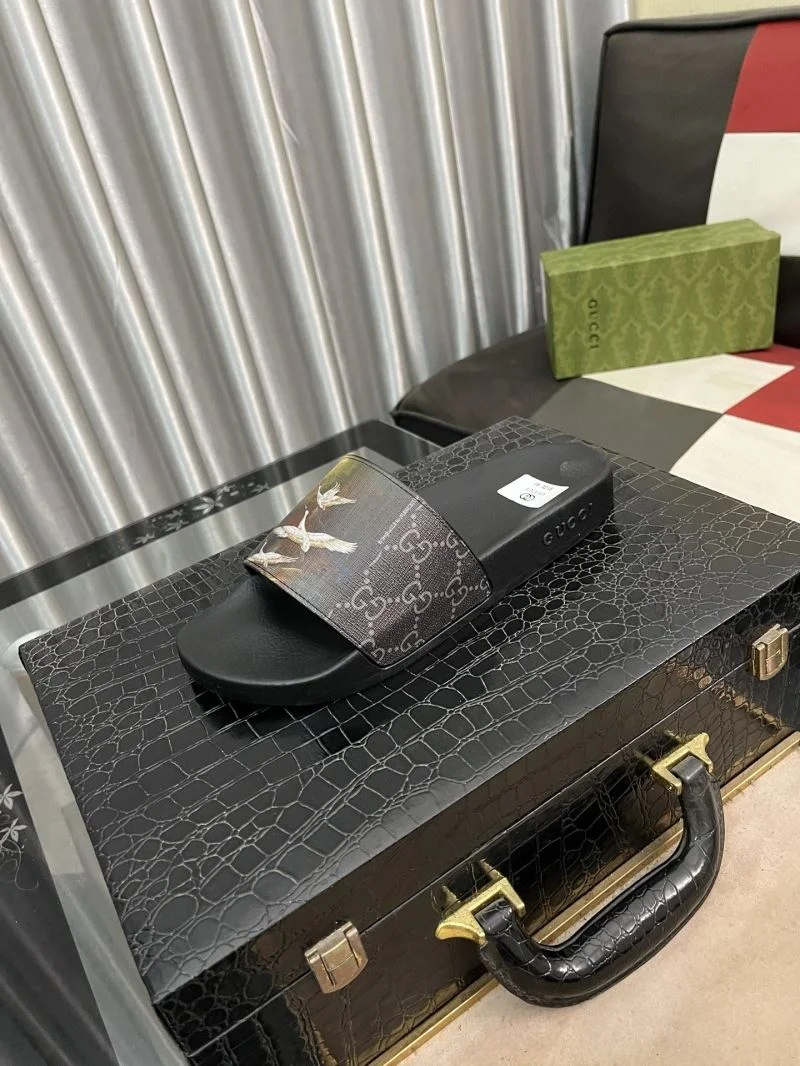 Gucci Slippers Versatile 25202