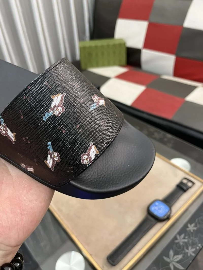 WaterResistant Gucci Slippers 25224