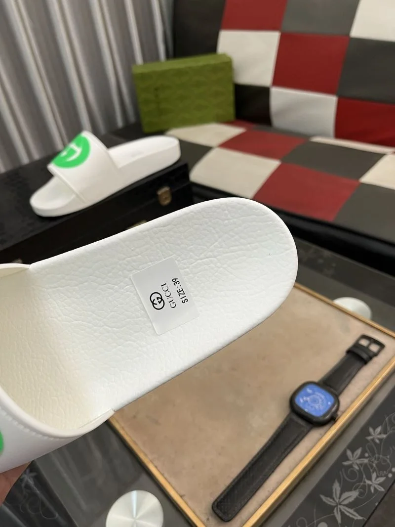 Minimalist Gucci Slippers 25272