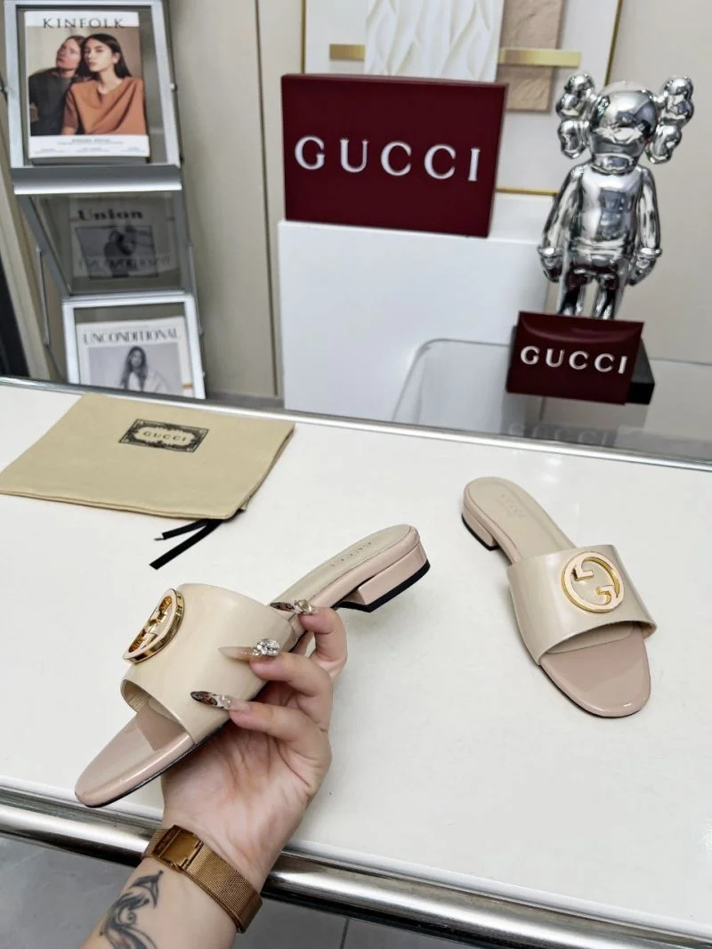 Gucci Slippers Sophisticated 24311