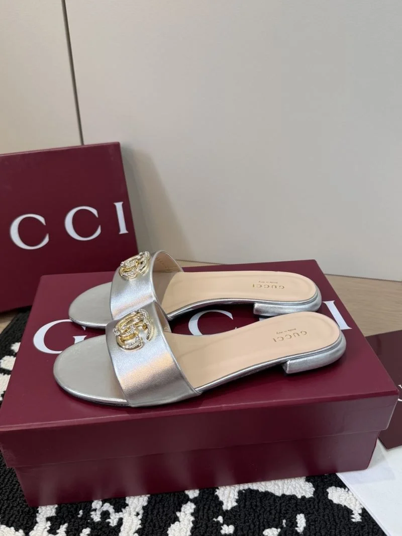 Gucci Slippers Elegant 24303