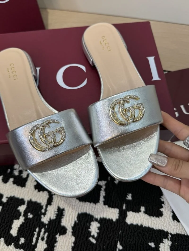 Gucci Slippers Elegant 24303