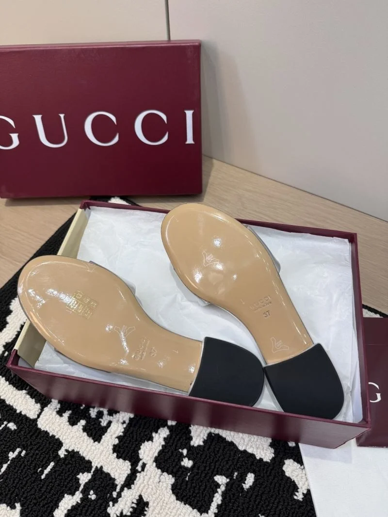 Gucci Slippers Elegant 24303