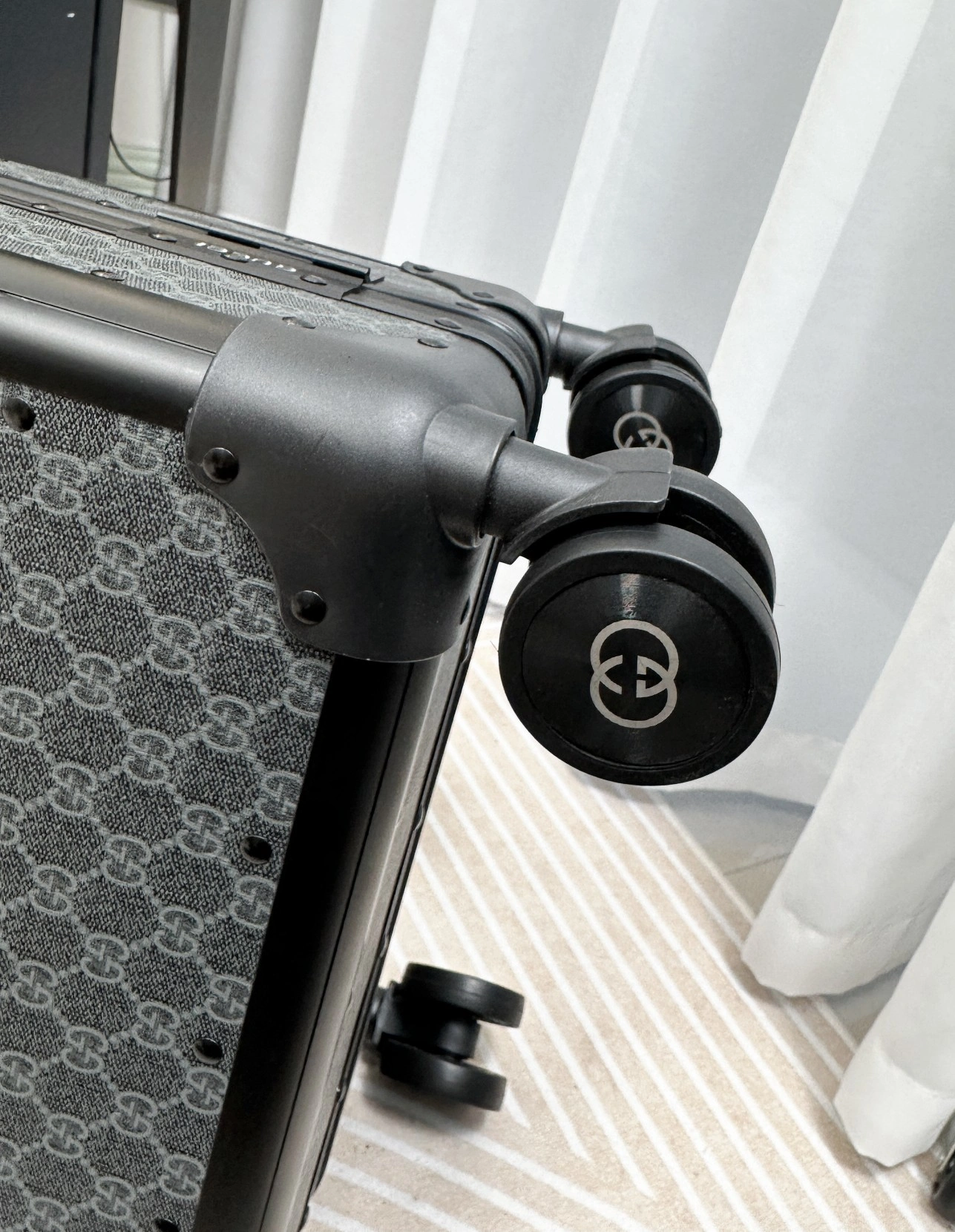 SoftTouch Gucci Suitcase 71772