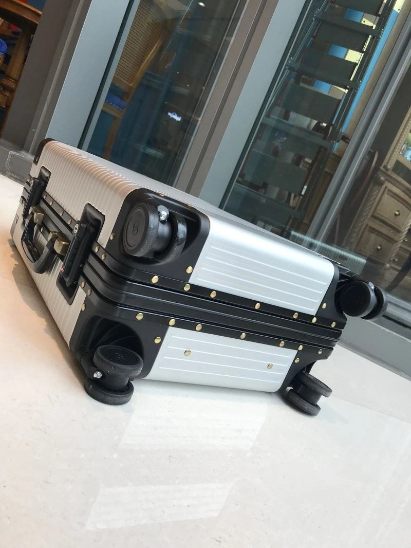 Stylish Gucci Suitcase 69315
