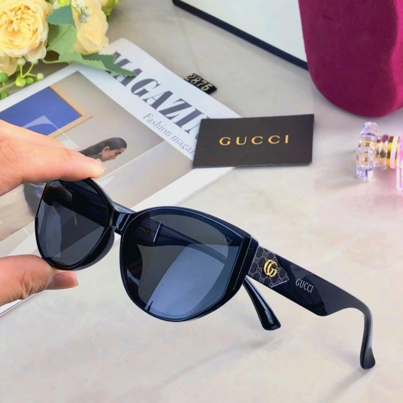 Gucci Sunglasses Sporty 279720
