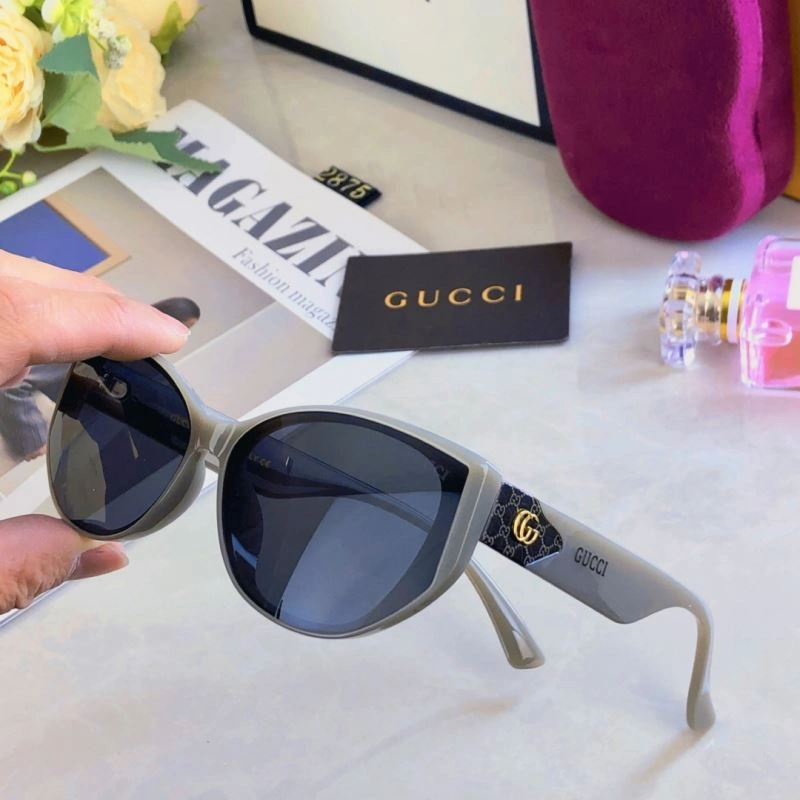 Gucci Sunglasses Sporty 279720
