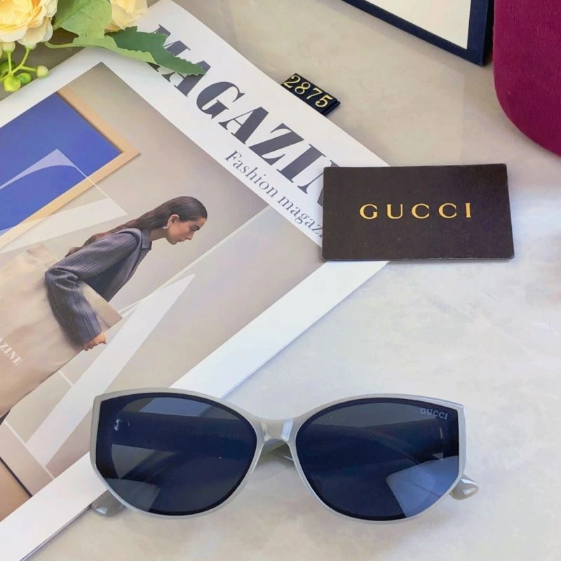 Gucci Sunglasses Sporty 279720