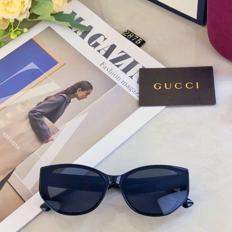 Gucci Sunglasses Sporty 279720